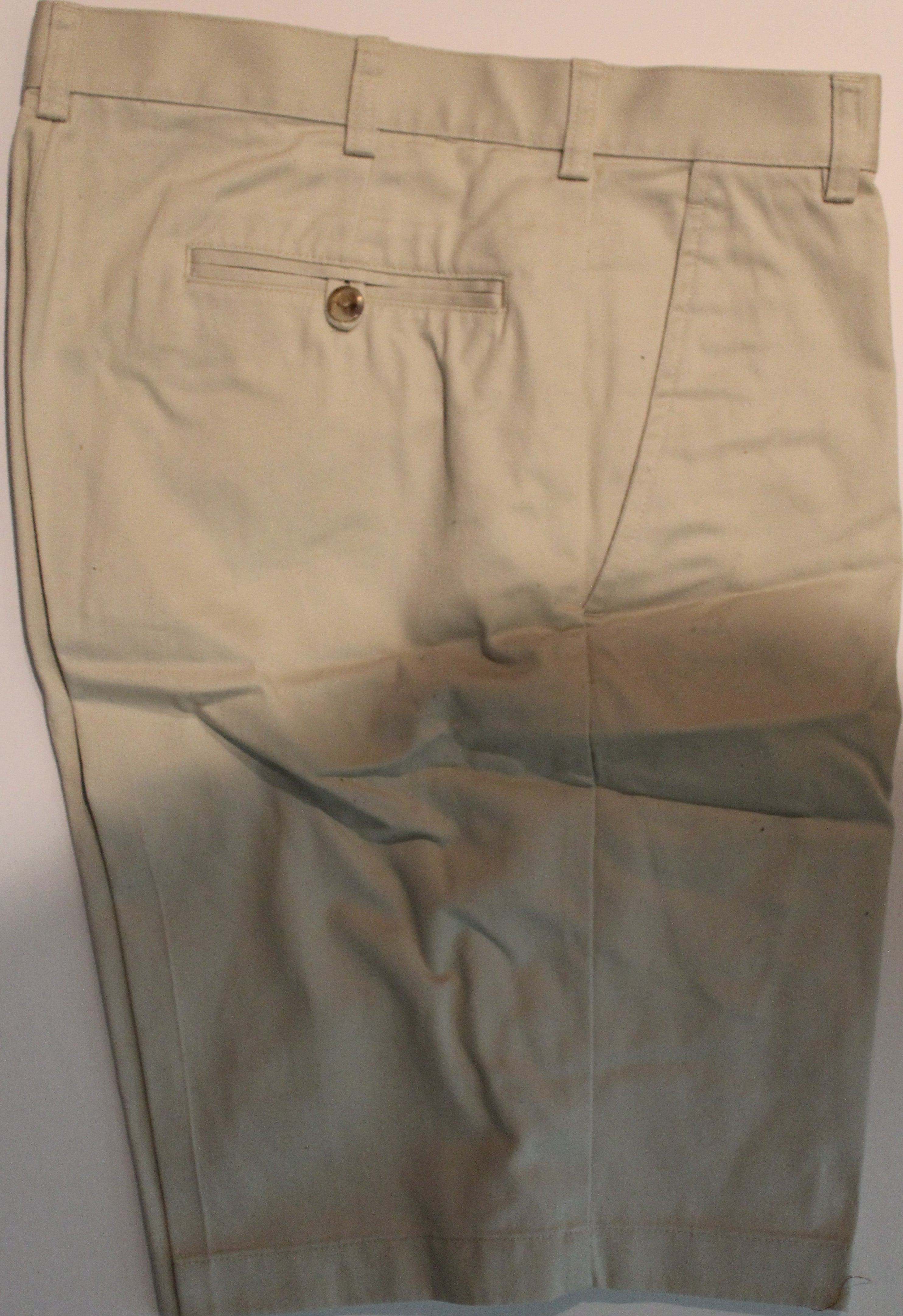 Men Shorts "JoS.A.BANK" Size 33 biege flat front 100%cotton