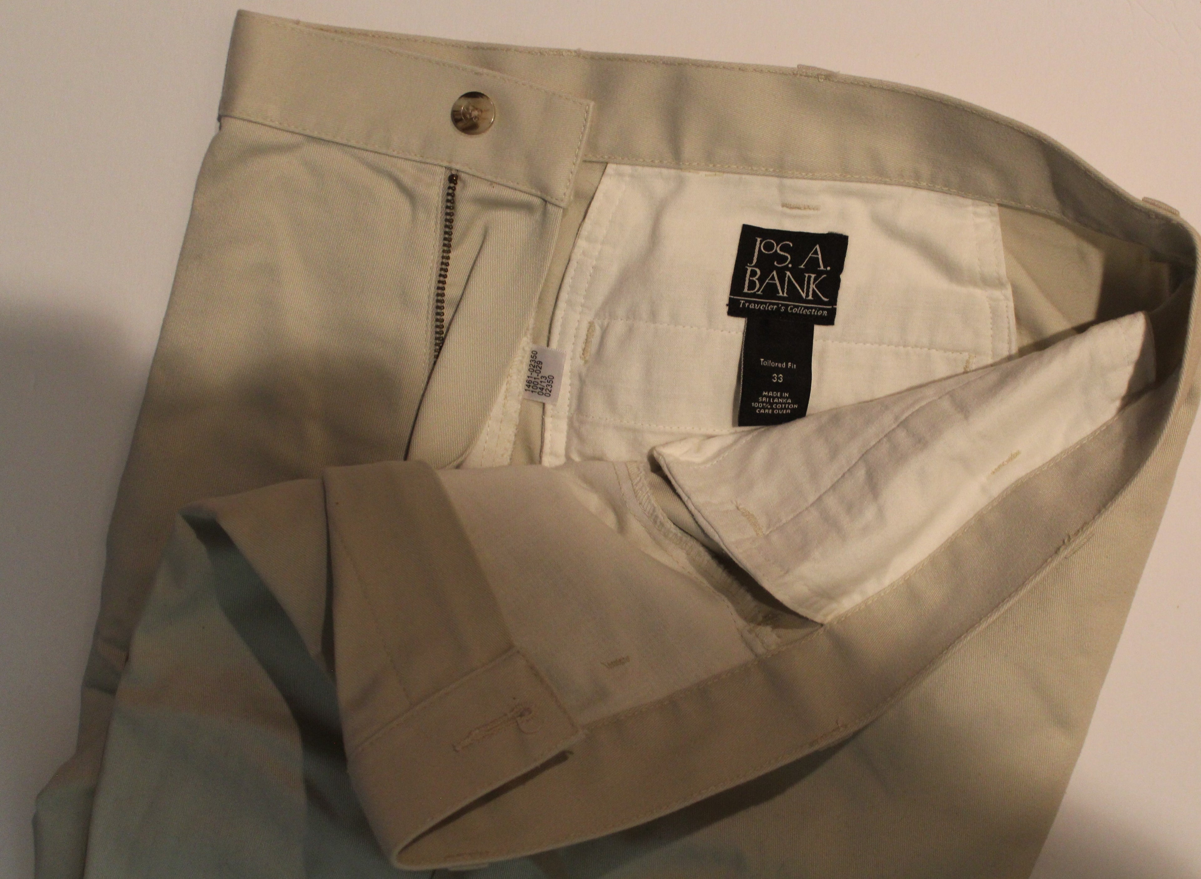 Men Shorts "JoS.A.BANK" Size 33 biege flat front 100%cotton