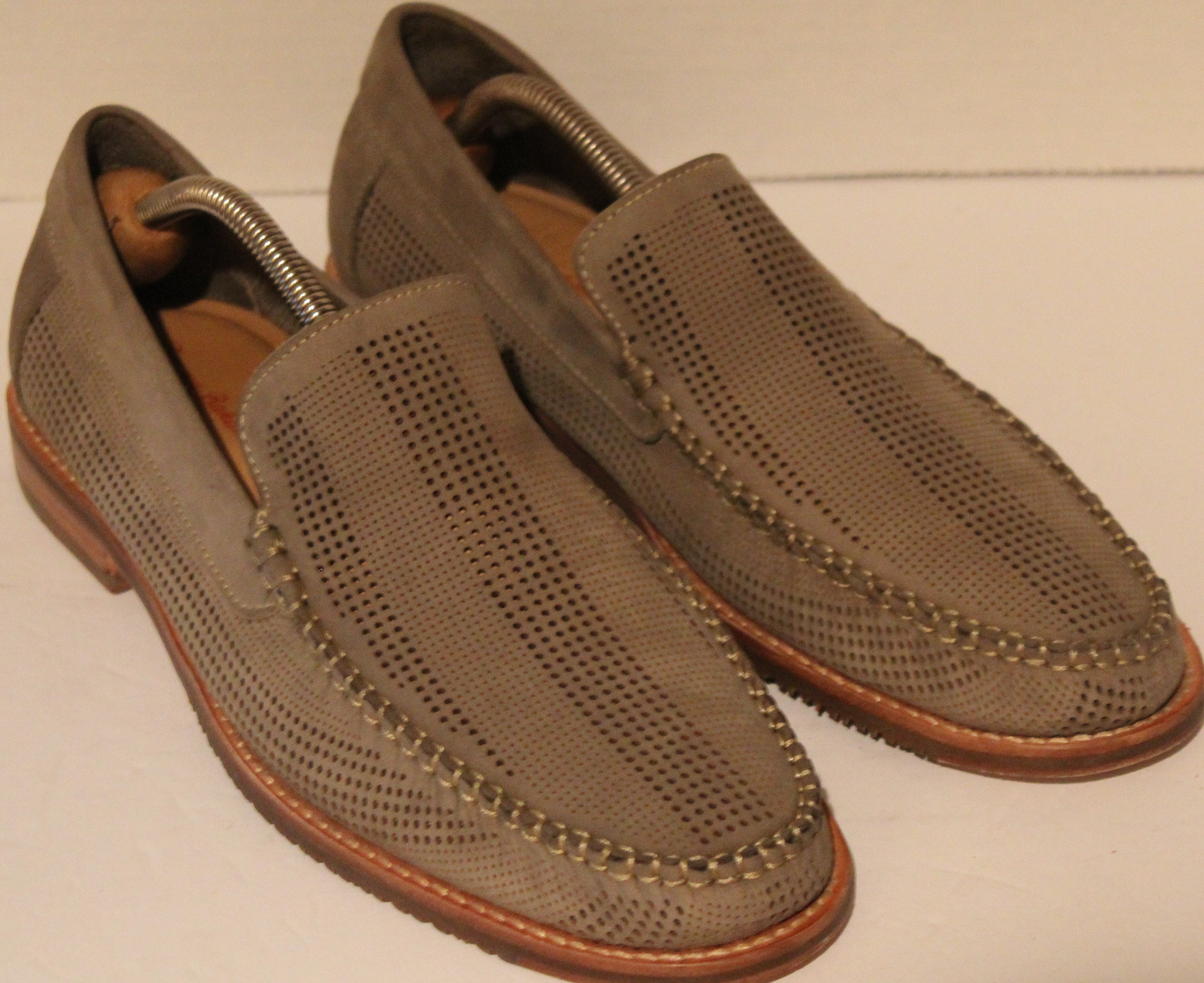 Men Shoes "TOMMY BAHAMA" Loafers Size 9.5M Leather Gray