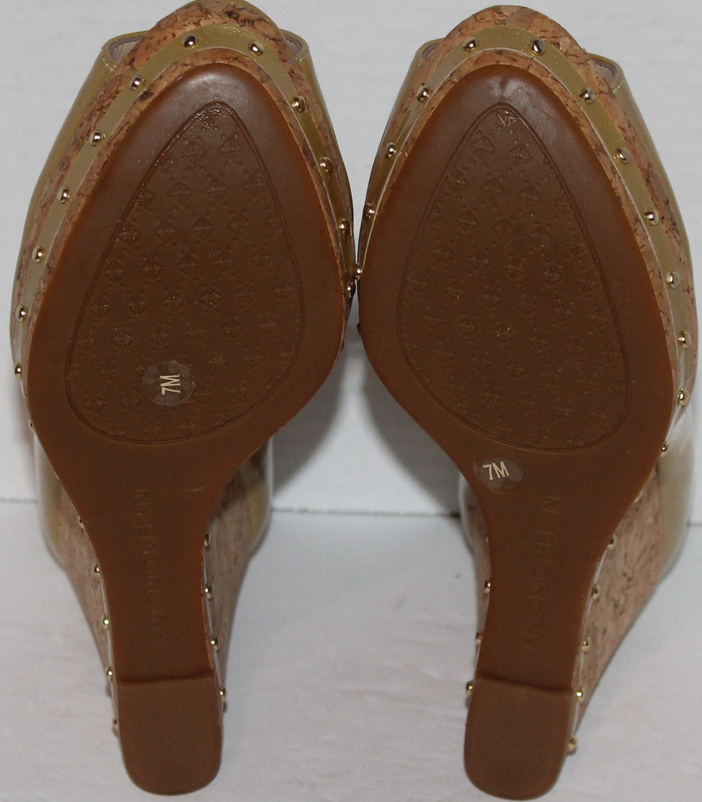 Women Shoes "ANTONIO MELANI"Wedges Size 7M Gold Pep Toe NEW
