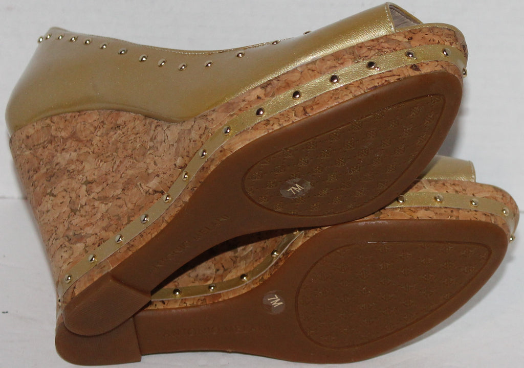 Women Shoes "ANTONIO MELANI"Wedges Size 7M Gold Pep Toe NEW