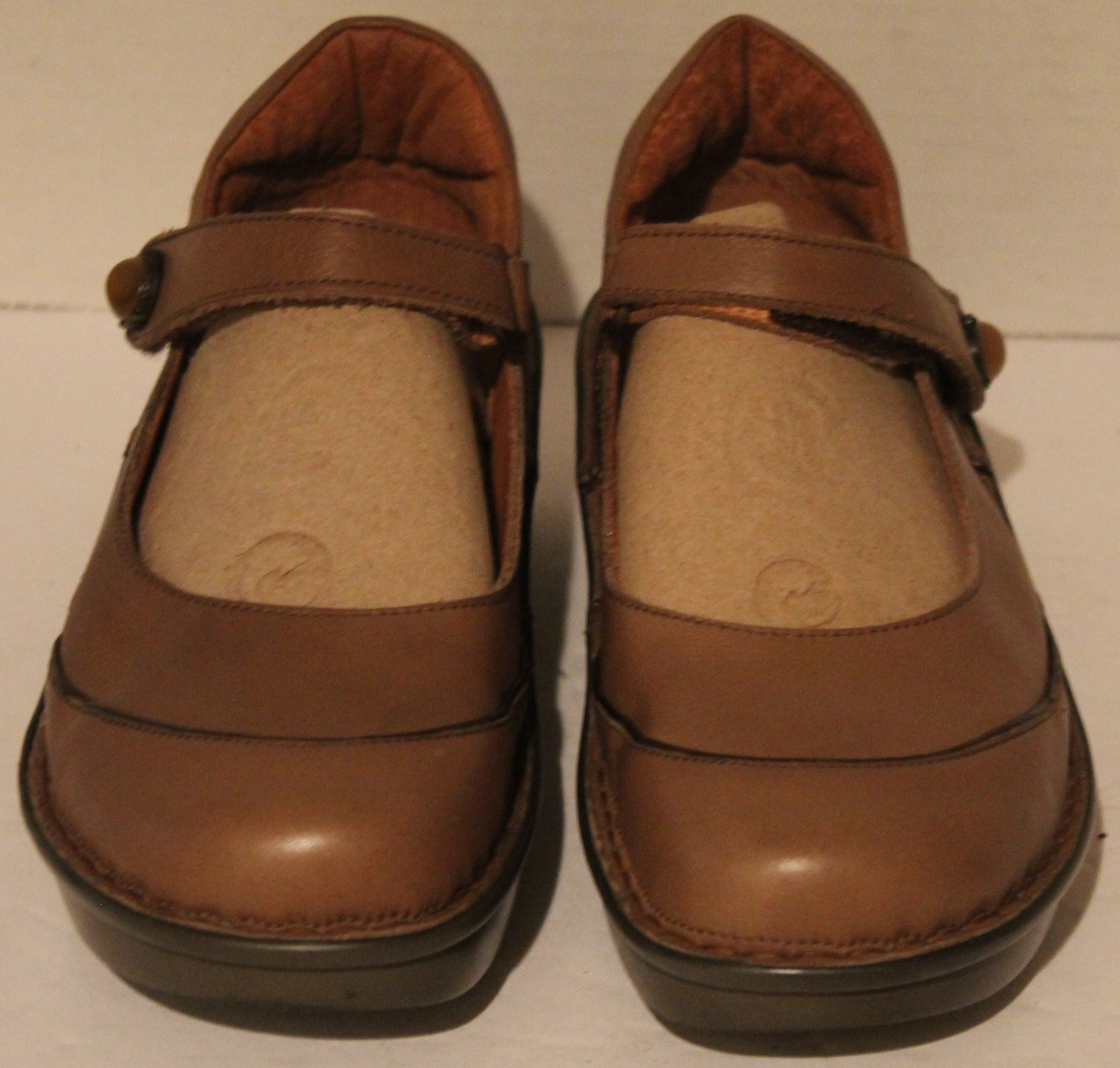 Women Shoes "NAOT" Clogs Size US 6.5 EU 37 Camel Leather Upper