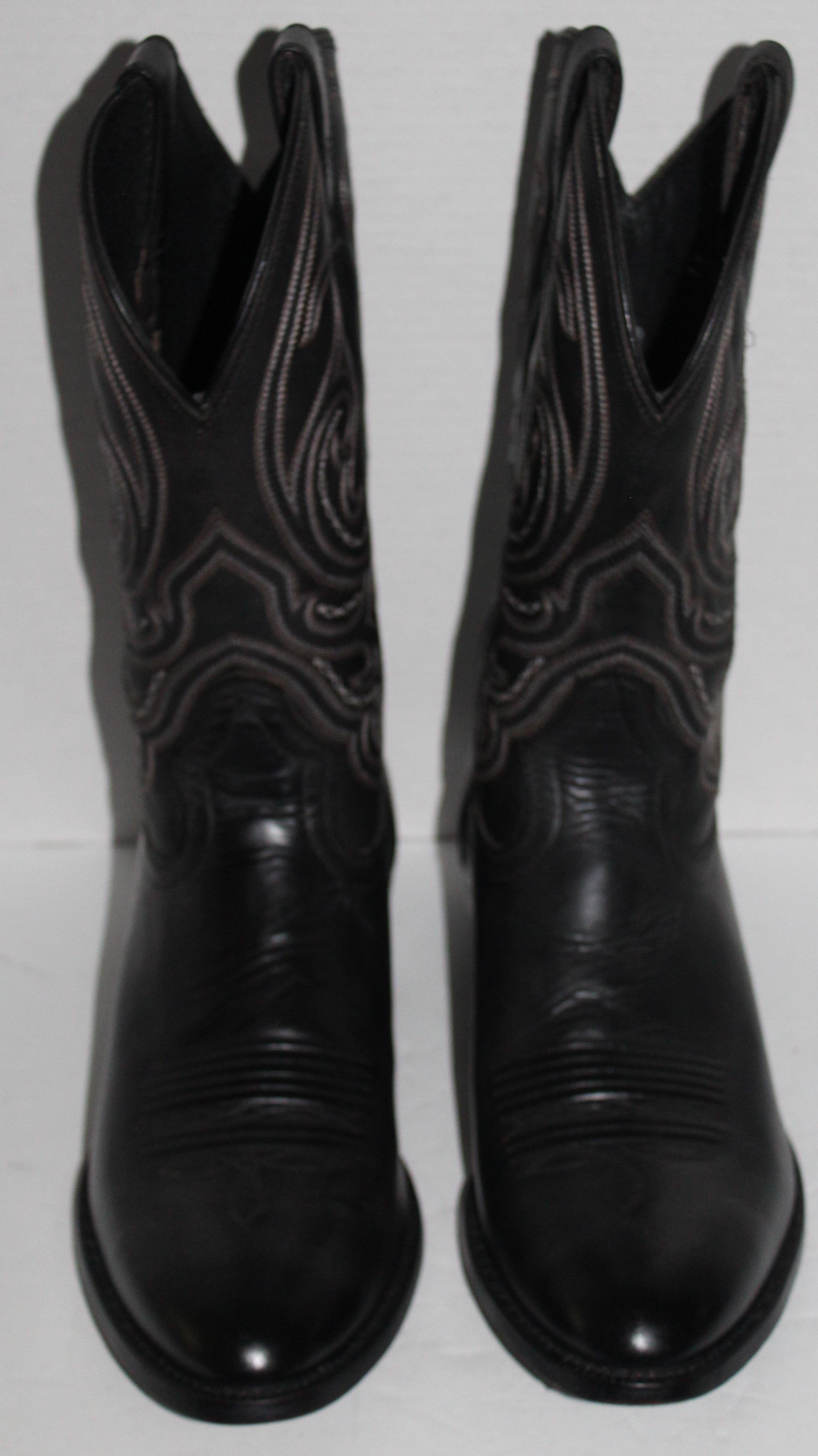 Men Western  Boots "ARIAT" Size 12D Black Leather Shaft.