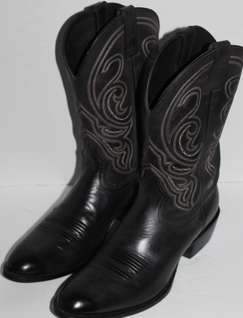 Men Western  Boots "ARIAT" Size 12D Black Leather Shaft.