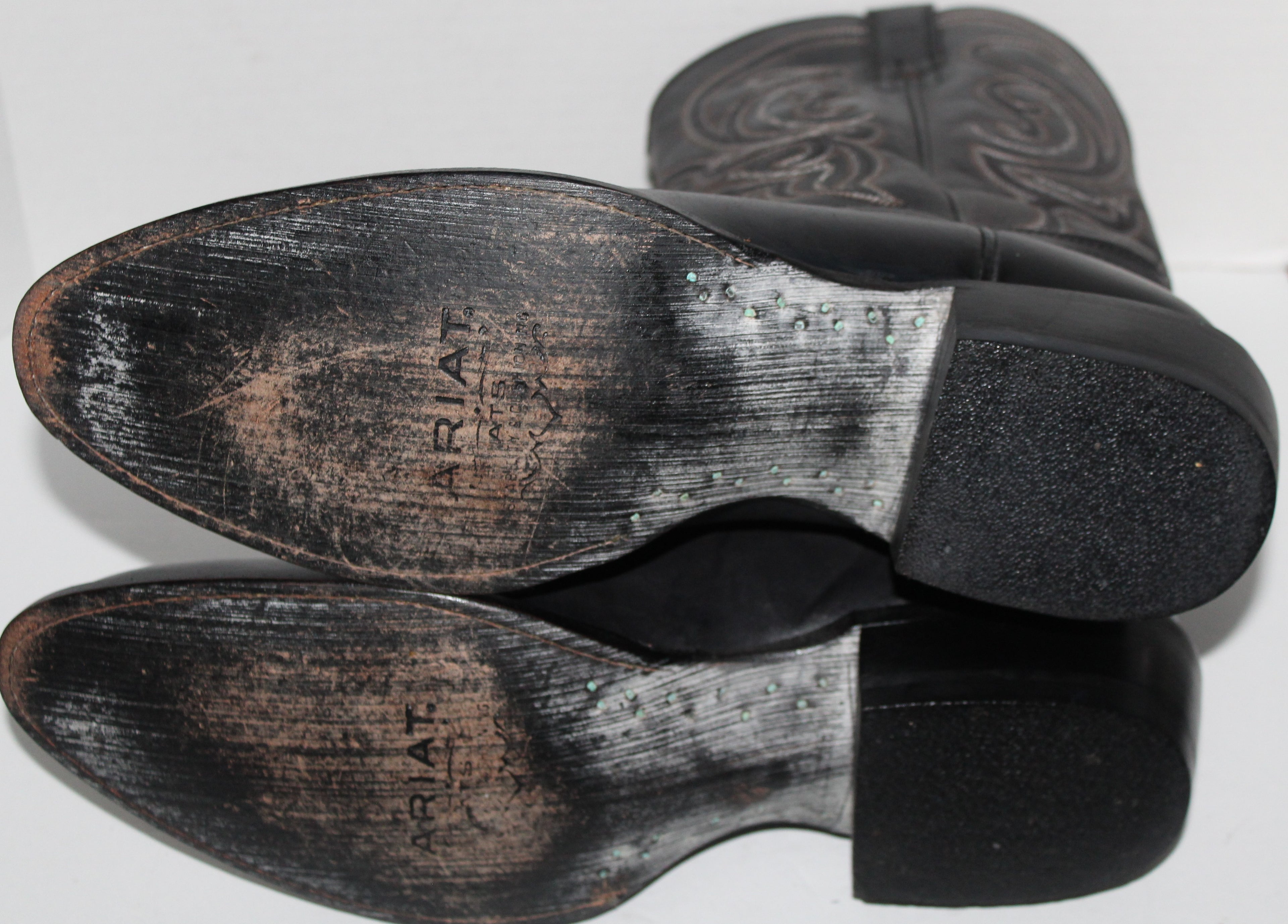 Men Western  Boots "ARIAT" Size 12D Black Leather Shaft.