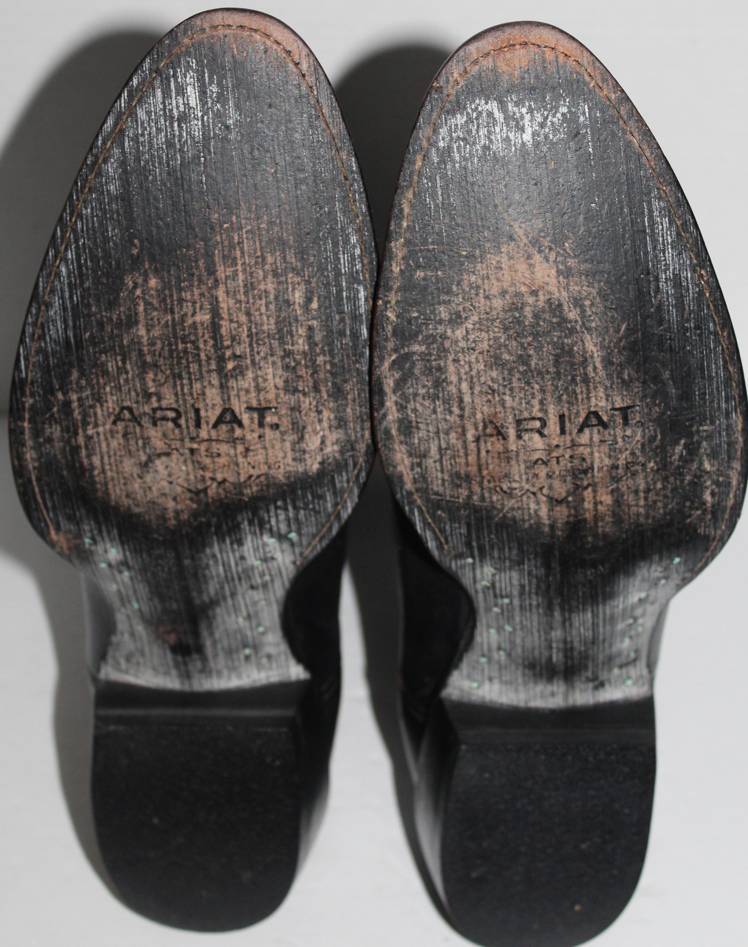 Men Western  Boots "ARIAT" Size 12D Black Leather Shaft.