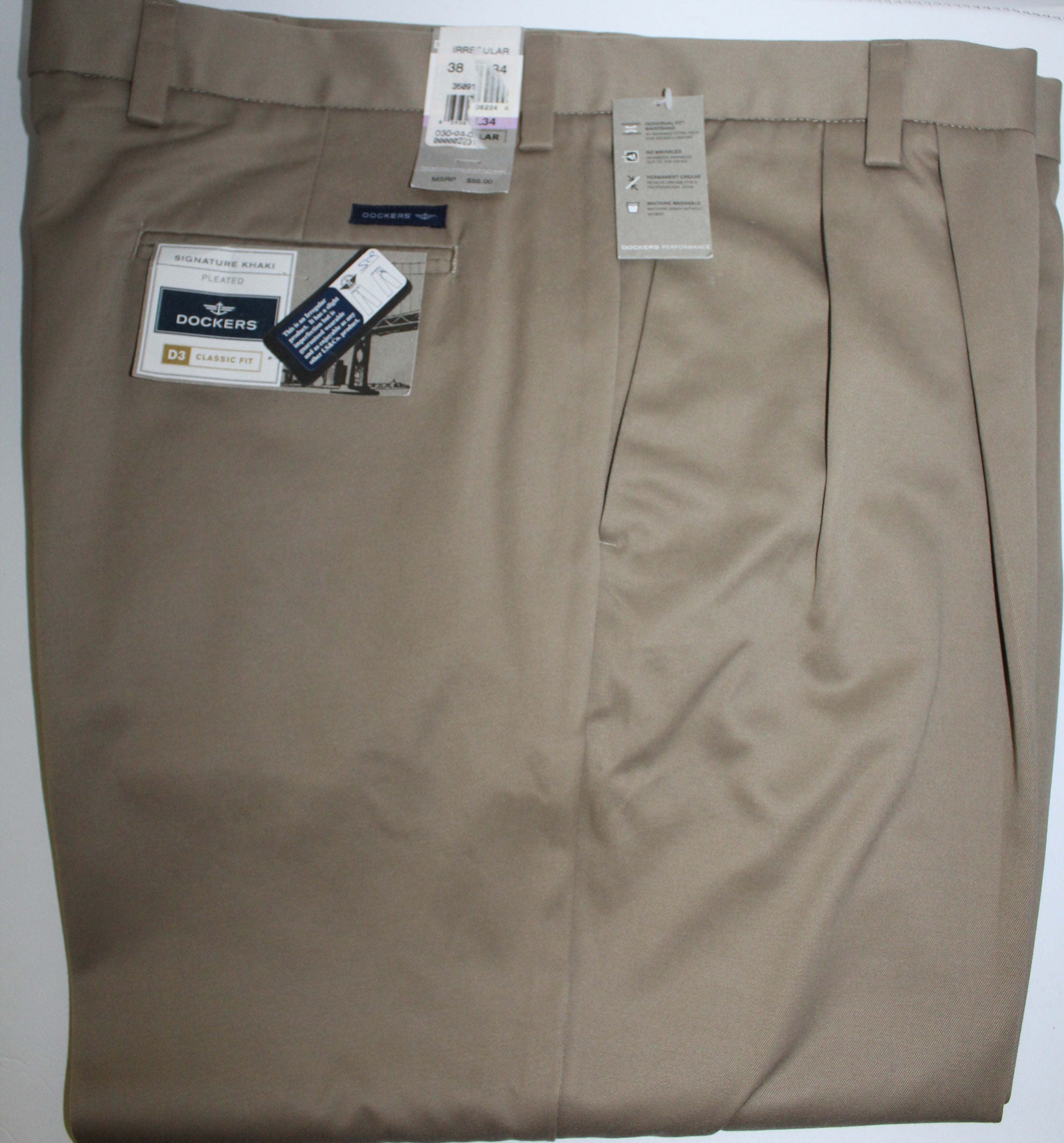 Men Slacks "DOCKERS" Size 38X34 Khaki Pleated Classic Fit NWT