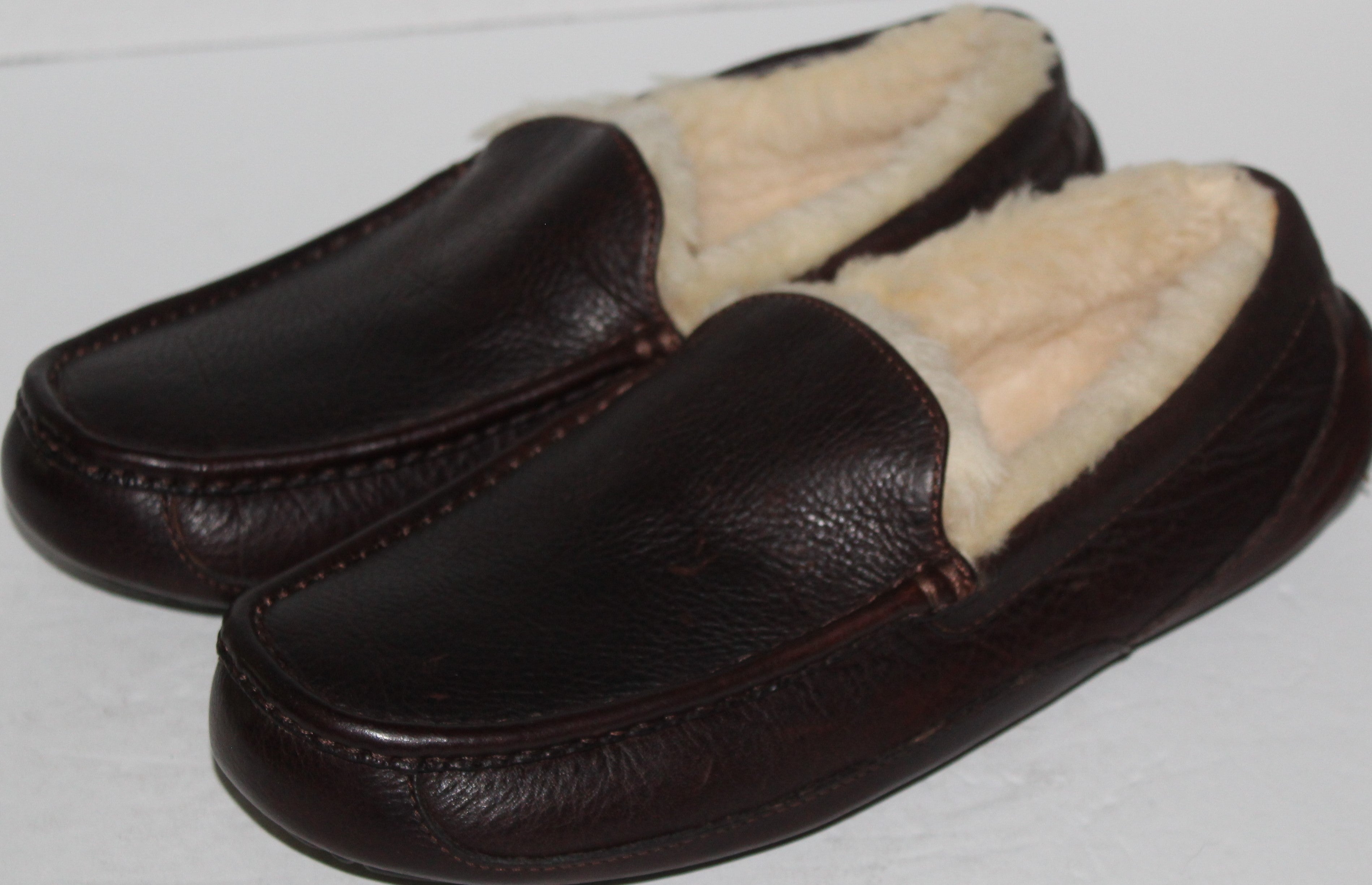 Men Shoes "UGG" House Loafers Size US 8 EU 40.5 Brown Leather NEW