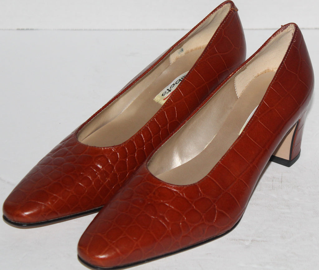 Women Shoes "TALBOTS" PUMPS Size 8.5M Brown NEW