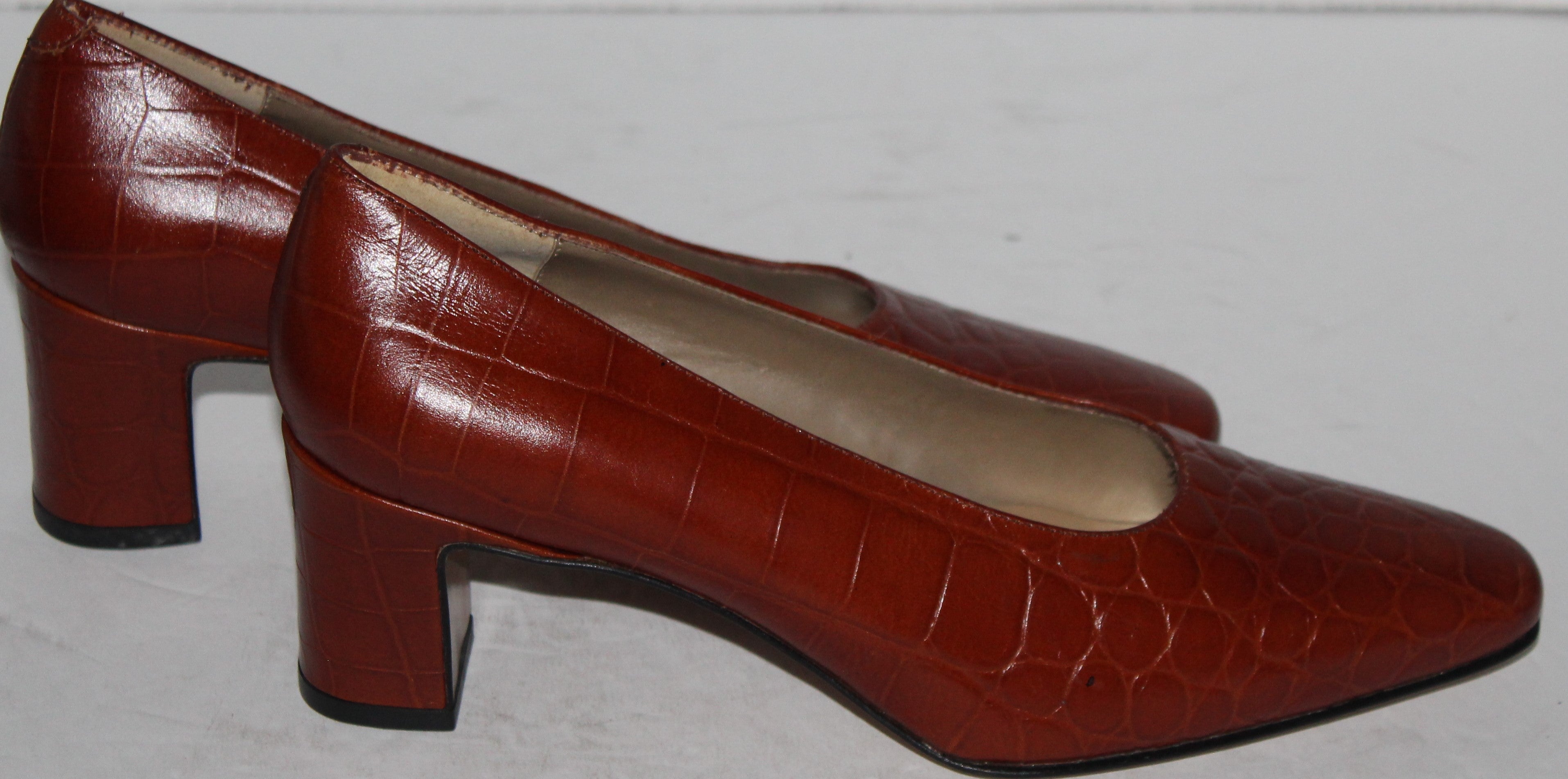 Women Shoes "TALBOTS" PUMPS Size 8.5M Brown NEW