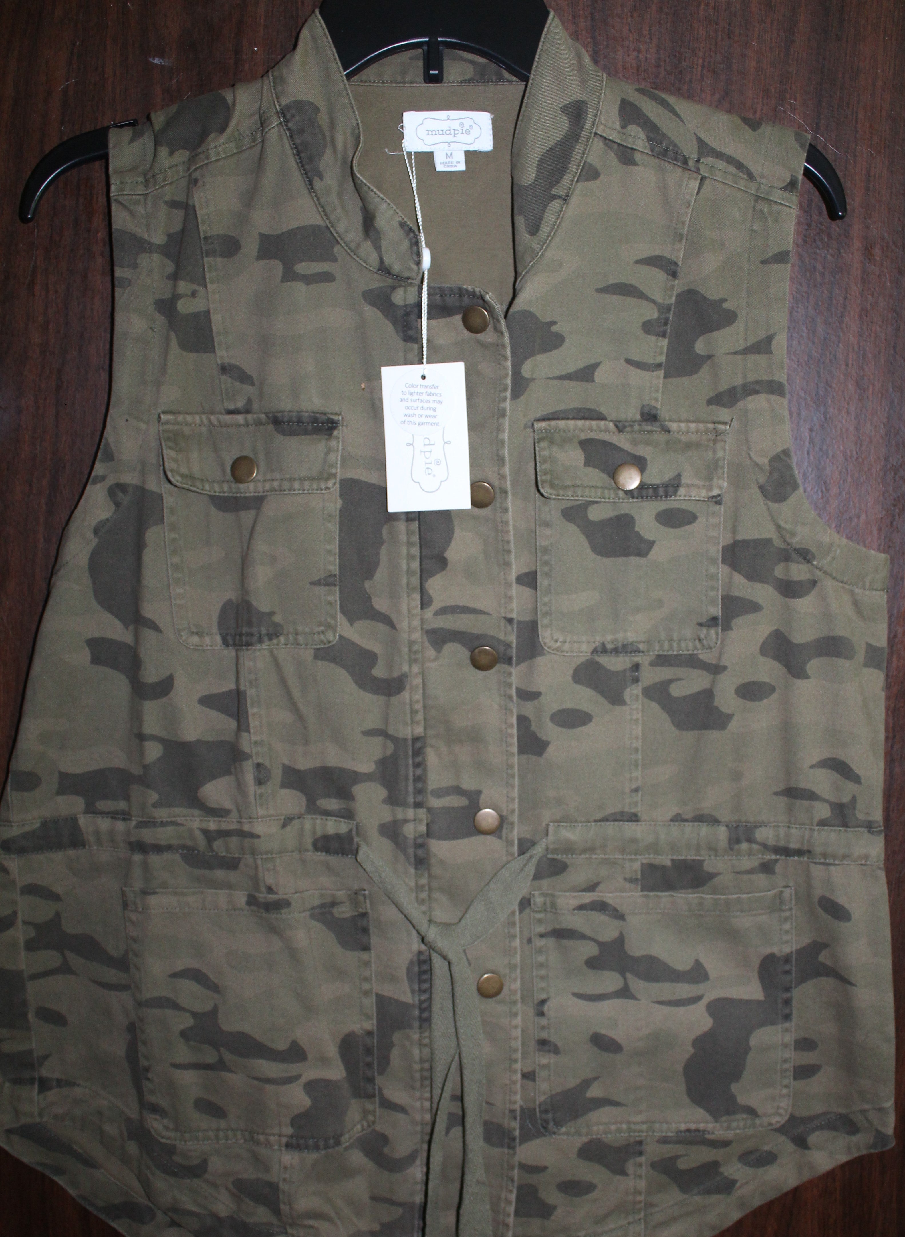 Women's Camo Vest "MUDPIE" Size MEDIUM Camo NWT