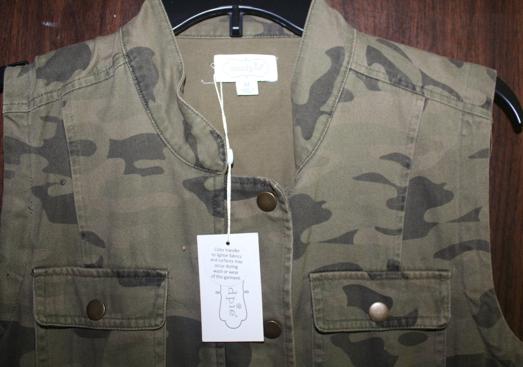 Women's Camo Vest "MUDPIE" Size MEDIUM Camo NWT