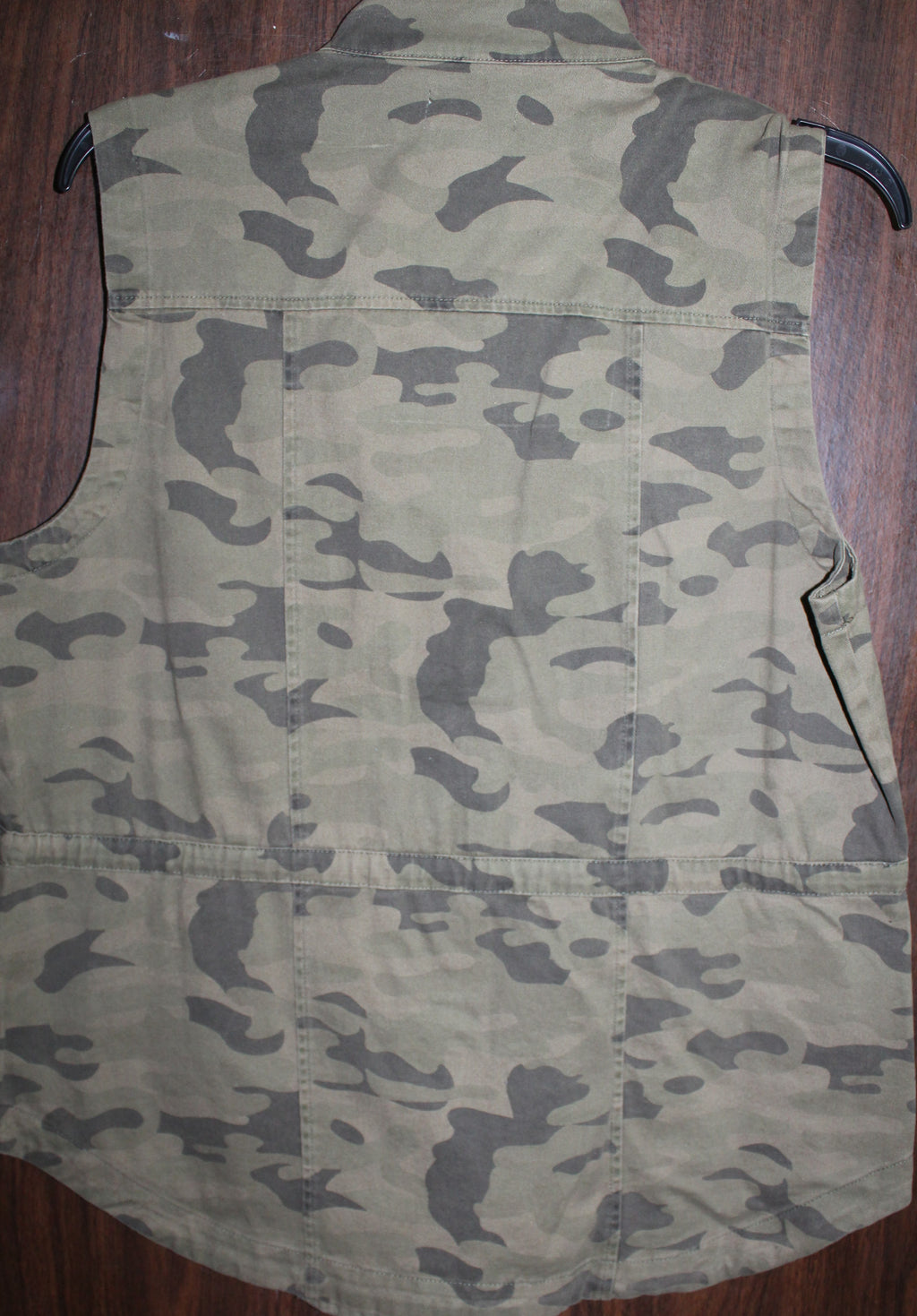 Women's Camo Vest "MUDPIE" Size MEDIUM Camo NWT