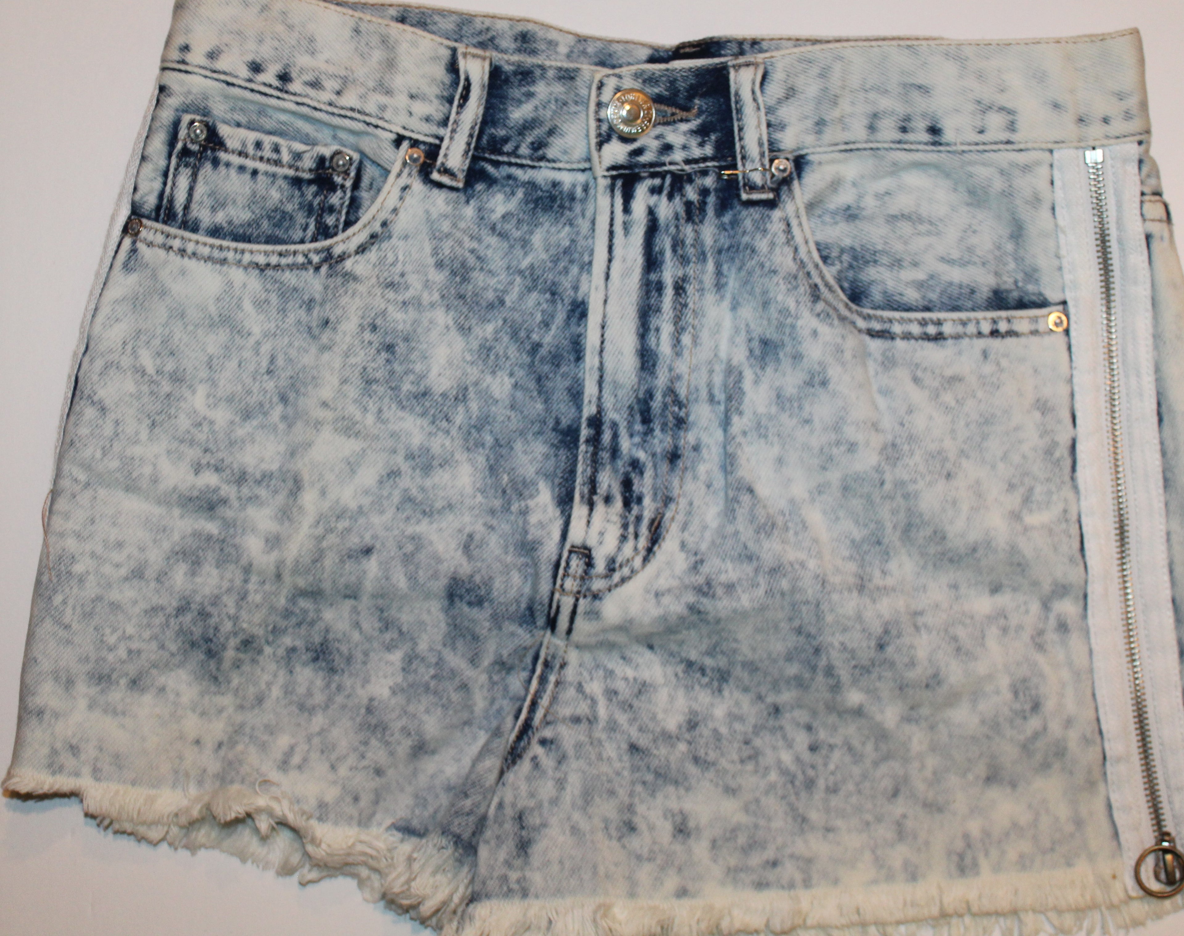 Women Shorts "FOREVER 21" Size 28US 40 EU Denim NWT