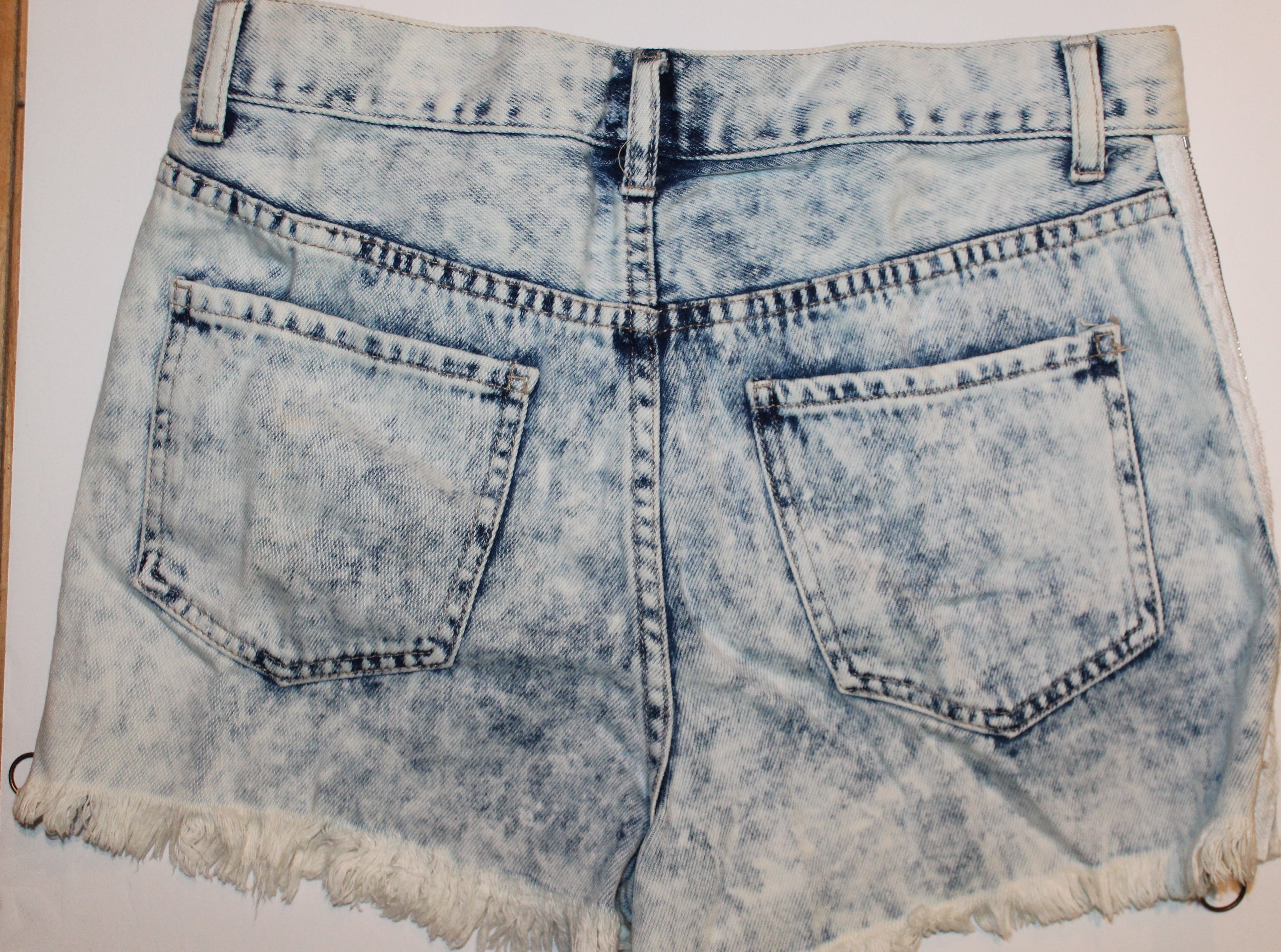 Women Shorts "FOREVER 21" Size 28US 40 EU Denim NWT