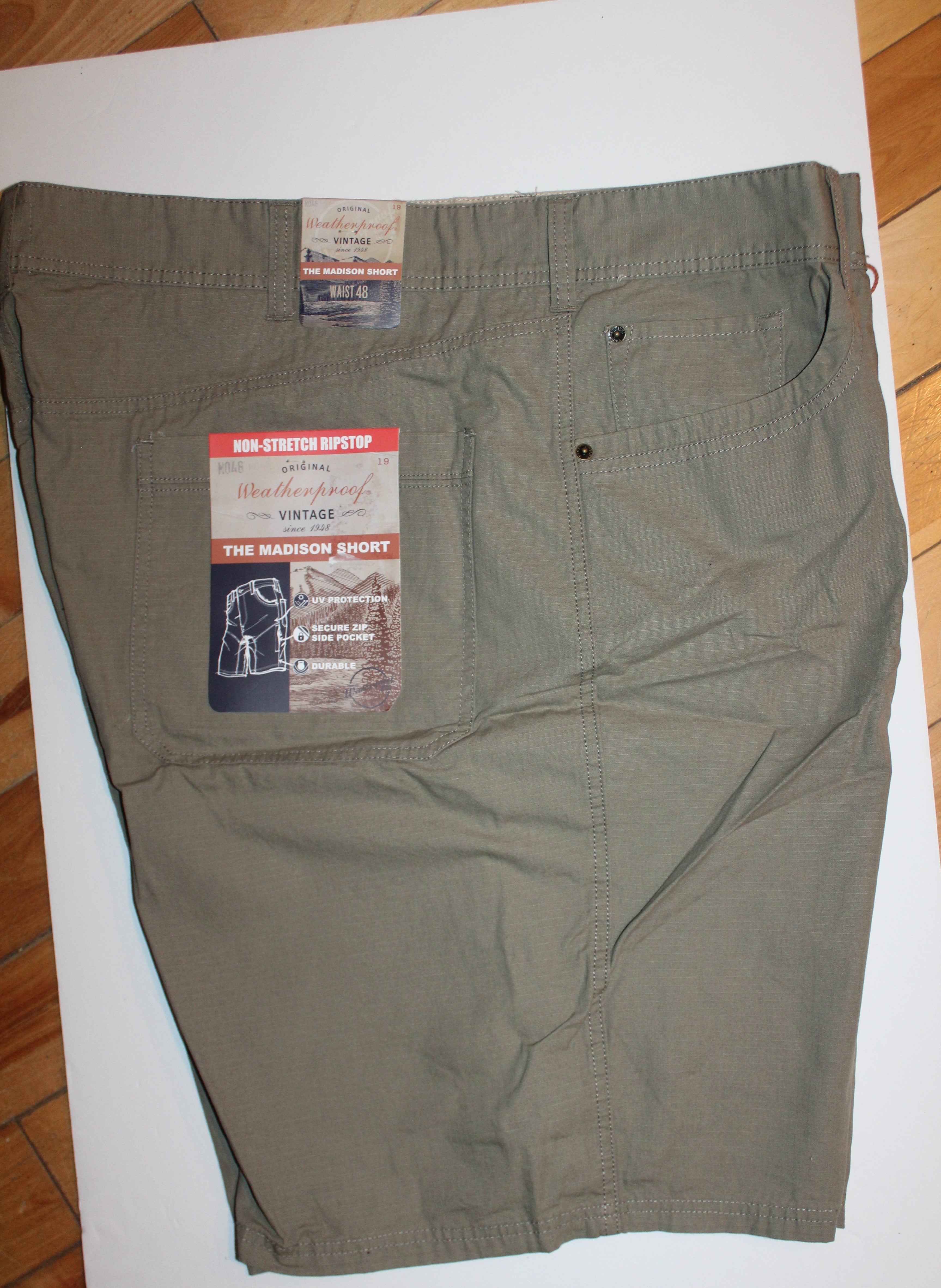 Men "MADISON SHORT" VINTAGE Size W 48 Green NWT