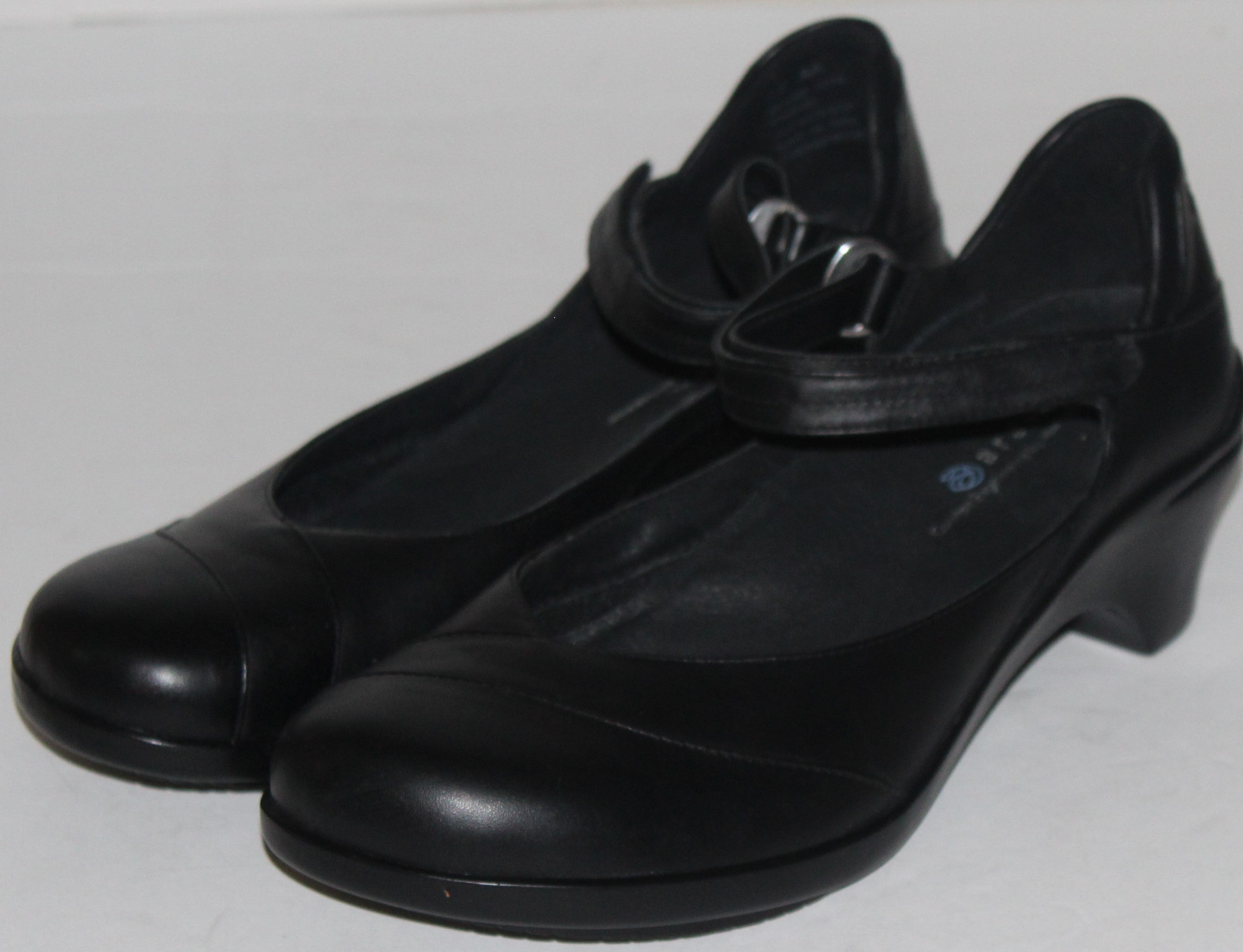 Women Shoes "ARAVON"Loafers Size 9.5AA Black Leather NEW