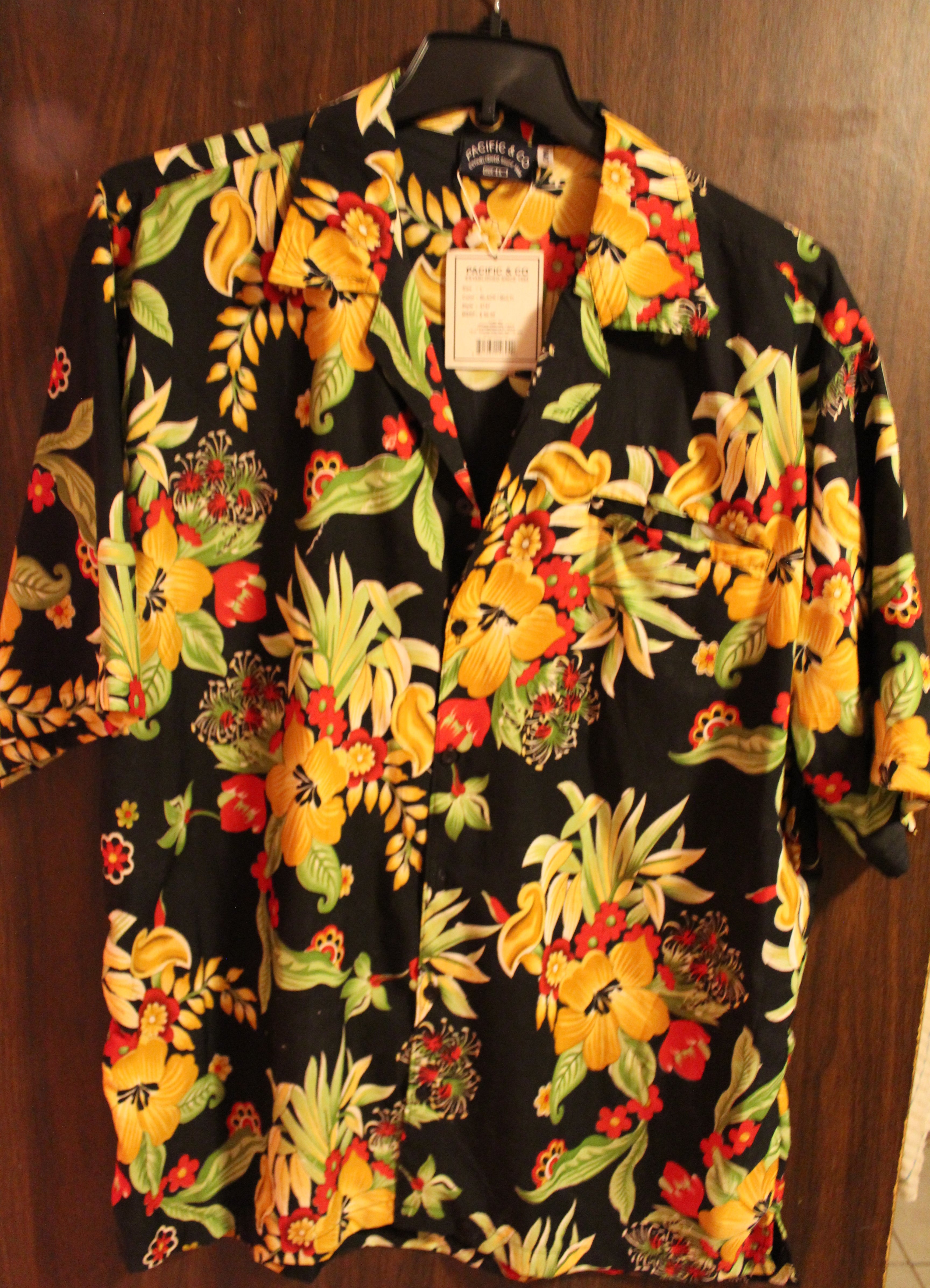 Men's Short Sleeve Summer Shirt "Pacific &Co" Size LARGE  MultiColor NEW